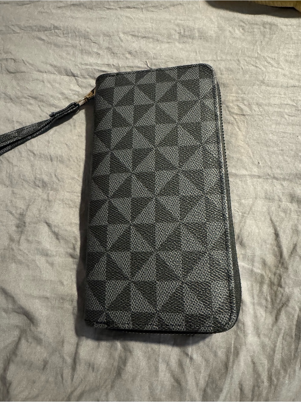 Textured Black Zip-Around Wristlet Clutch - Unbranded